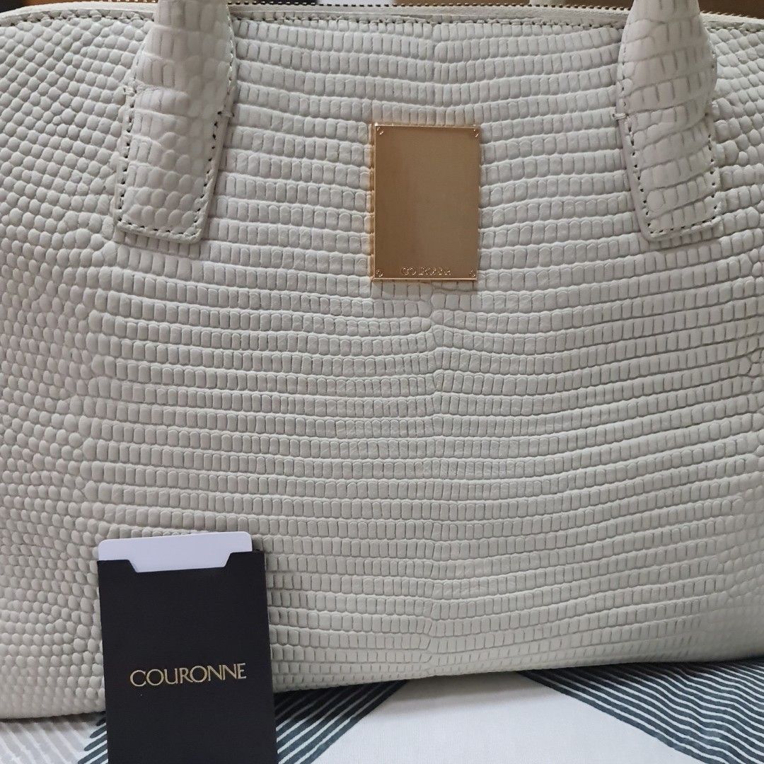 Couronne Bag (Category: Shoulder Bags) located in Dagupan City. Submitted by mybags7 (Listing ID 1464505433, Image 1). Description: Minimal sign of usage. Decluttering.