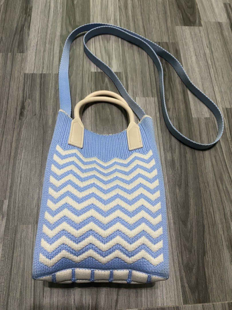 Cp Sling Mini Bag Blue Creme (Category: Cross-body Bags) located in Antipolo. Submitted by marcoandpaolomerchandise (Listing ID 1464481018, Image 2). Description: Preloved Good Condition Need ng wash due to storage. Naalikabukan lang ng konti Location: Pagrai Antipolo ,Nagshi Ship po ako NationWide Pwede J&T or Lalamove Pick Up Please po , HUWAG po mag offer kung hindi sure buyer , kase once nag Offer kayo nahingi ng Review si Carousell sa Accoun