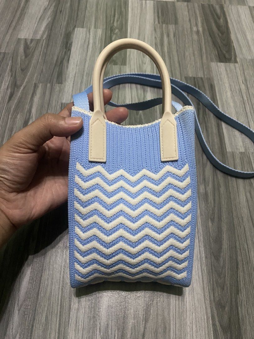 Cp Sling Mini Bag Blue Creme (Category: Cross-body Bags) located in Antipolo. Submitted by marcoandpaolomerchandise (Listing ID 1464481018, Image 1). Description: Preloved Good Condition Need ng wash due to storage. Naalikabukan lang ng konti Location: Pagrai Antipolo ,Nagshi Ship po ako NationWide Pwede J&T or Lalamove Pick Up Please po , HUWAG po mag offer kung hindi sure buyer , kase once nag Offer kayo nahingi ng Review si Carousell sa Accoun