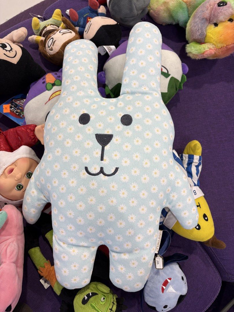 Craftholic Flan Pillow (Category: Plushies & Soft Toys) located in Taguig. Submitted by goofysofties (Listing ID 1464397474, Image 1). Description: Preloved Has minor stains, unnoticeable.