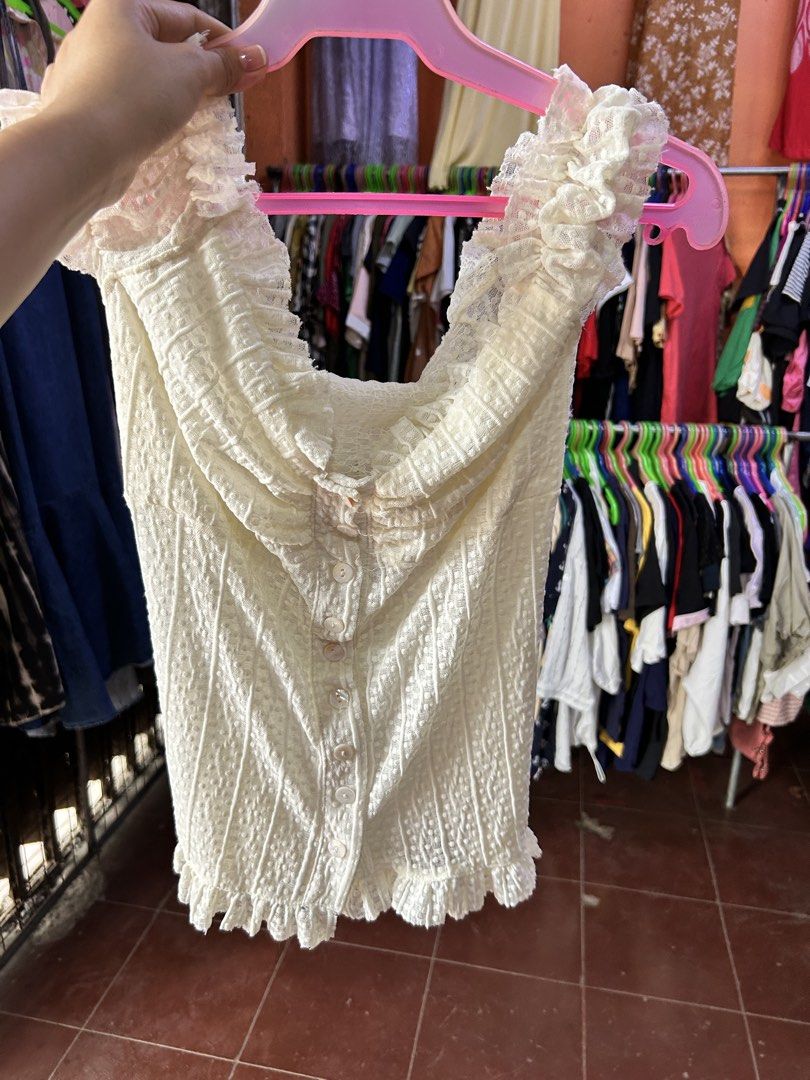 Cream Blouse (Category: Blouses) located in Kabankalan. Submitted by leans_closet (Listing ID 1464461586, Image 2). Description: s-m.