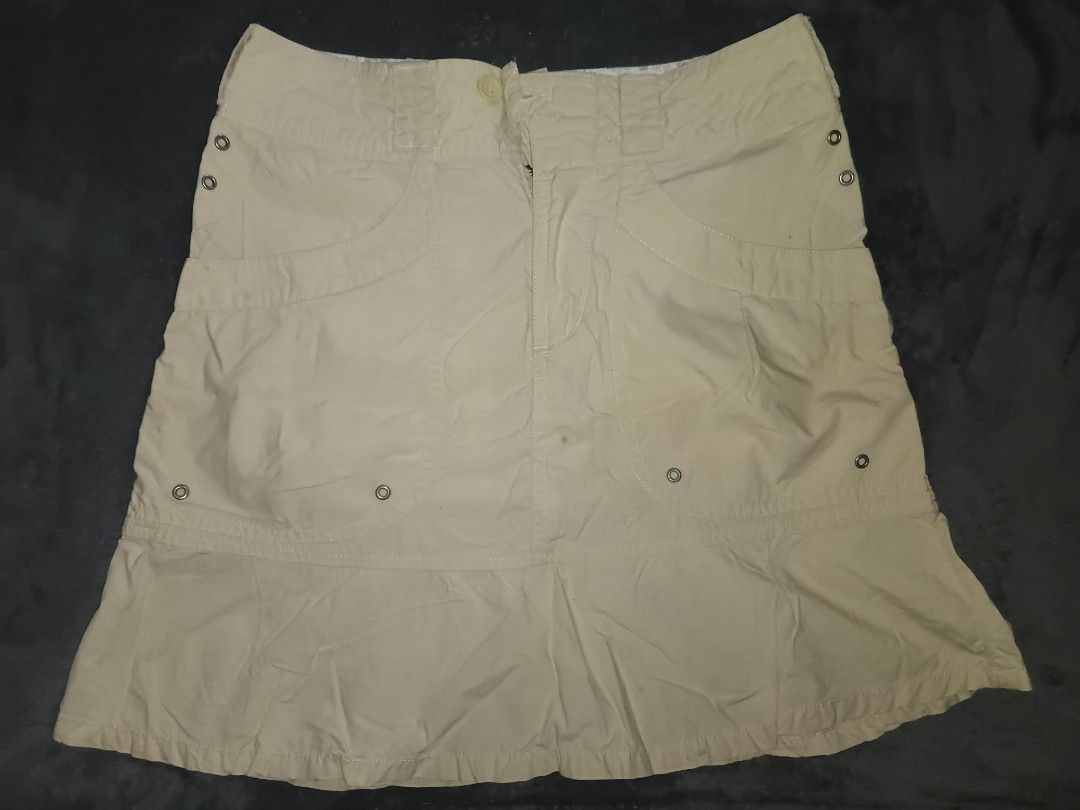 Cream cargo skirt (Category: Skirts) located in Calamba. Submitted by driftaway (Listing ID 1464458504, Image 1). Description: waist - 26/27.