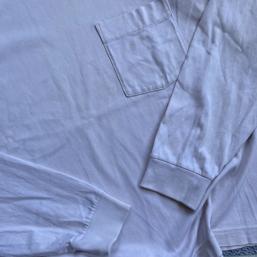 Cream Uniqlo longsleeve (Category: Coats, Jackets and Outerwear) located in Labrador. Submitted by jristhrift (Listing ID 1464362885, Image 3). Description: ⬇️DETAILS⬇️ Cream Uniqlo Longsleeve Brand: Uniqlo -ready to wear (nalabhan na) -complete tags -cream color -good fitting -small pouch Model: 5’6 height _________________________________________ 📐Dimes(M ) W: 22.7 L: 27.5 issue: stain not visible Condition: excellent Color rate: 9/10.