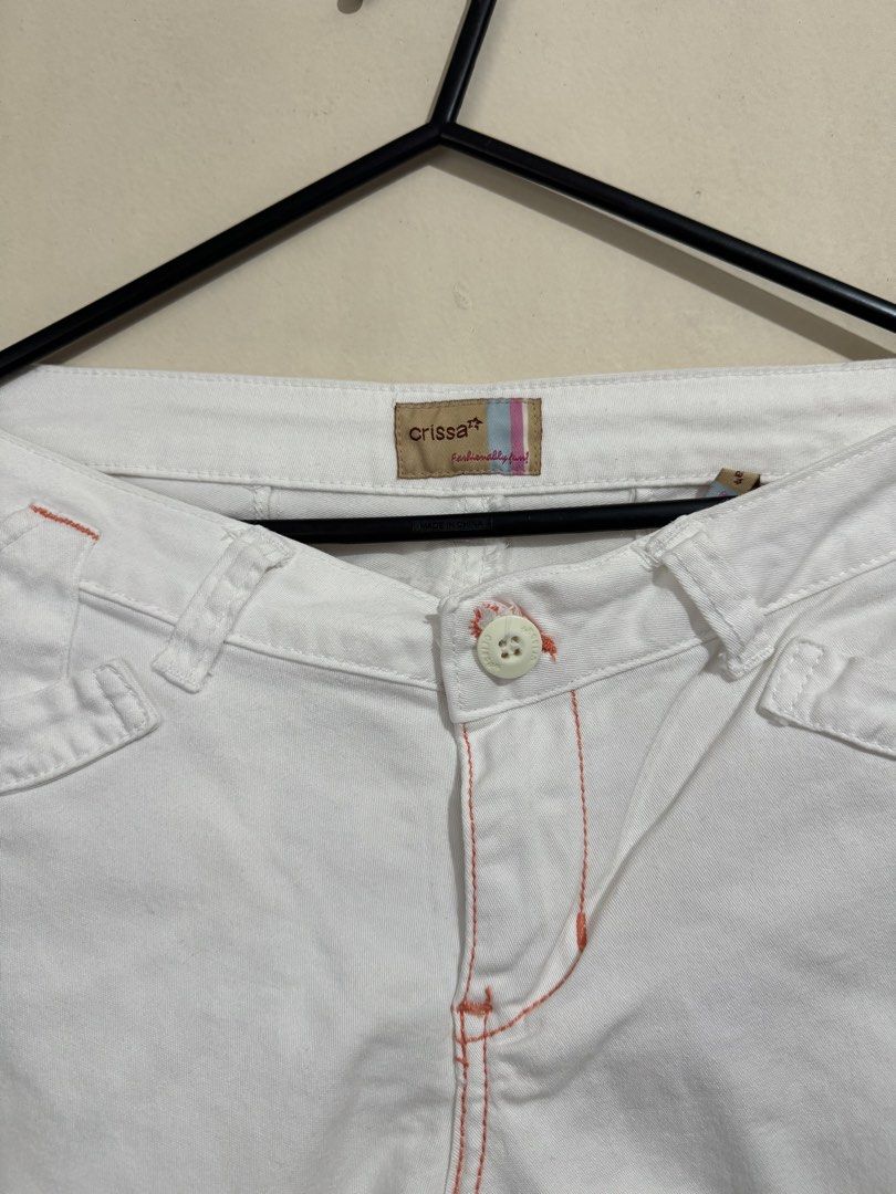 Crissa Capri Pants in White (Category: Other Bottoms) located in Licab. Submitted by imvincentleo (Listing ID 1464435574, Image 3). Description: .