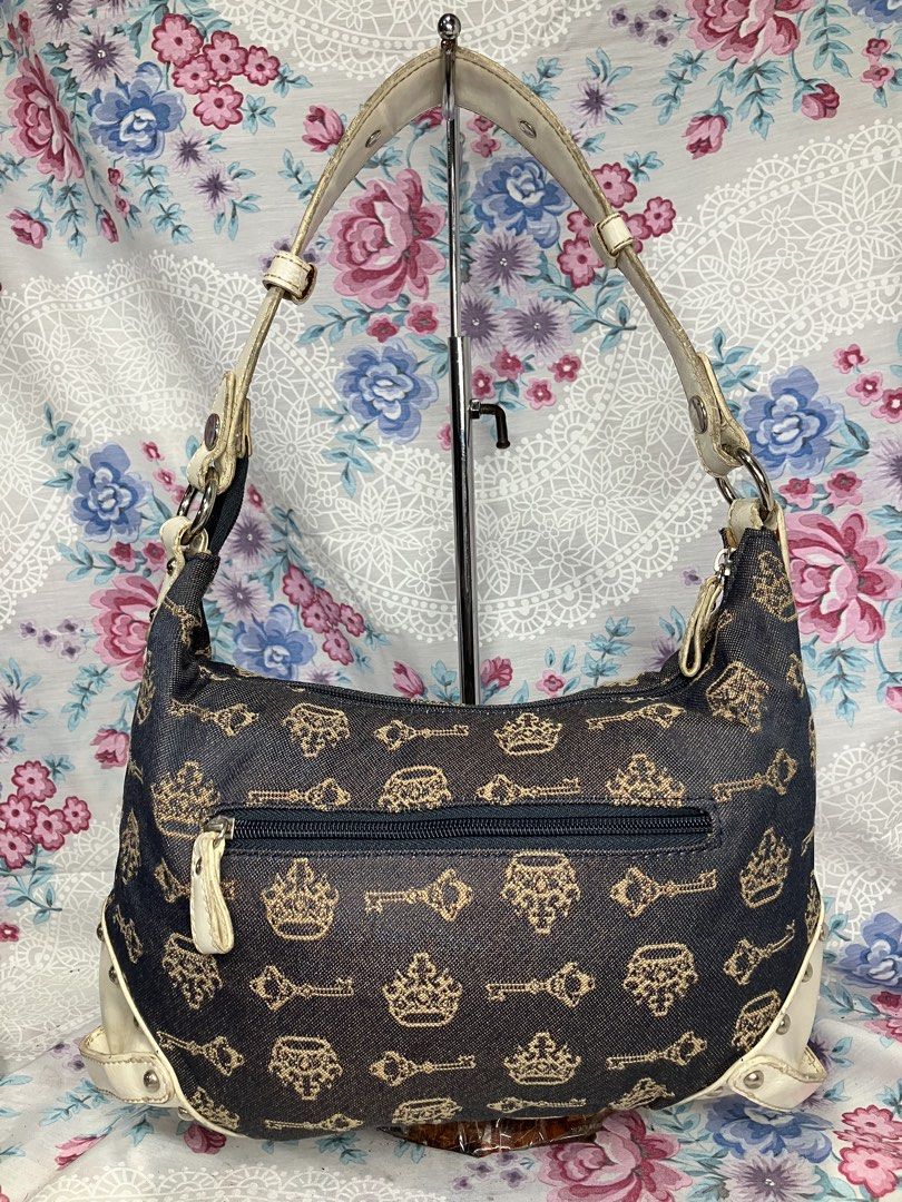 CRISTIN ROSSE HOBO SHOULDER BAG (Category: Shoulder Bags) located in General Mariano Alvarez. Submitted by adonid (Listing ID 1464387425, Image 2). Description: CRISTIN ROSSE HOBO SHOULDER BAG GOOD CONDITION NORMAL SIGN OF USAGE ONLY.