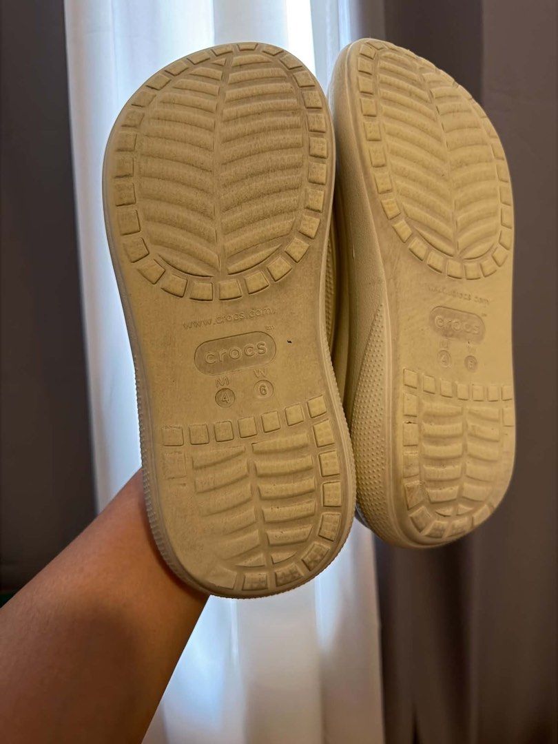 Crocs (Category: Flats & Sandals) located in Manila. Submitted by perlitas (Listing ID 1464372441, Image 3). Description: Jibbitz are not included.