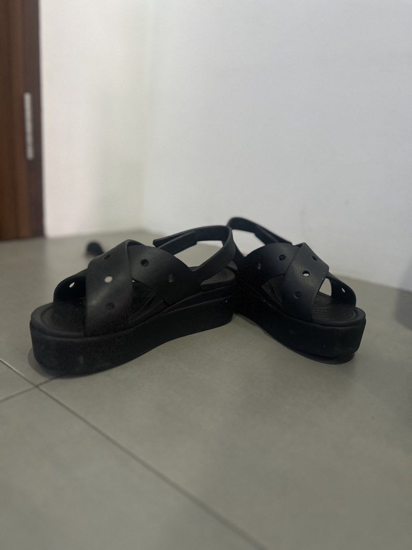 CROCS Black Platform Sandals with Cross Straps (Category: Flats & Sandals) located in Cavite. Submitted by prelovedbymaeve (Listing ID 1464452234, Image 2). Description: - Stylish black platform sandals - Features trendy criss-cross straps over the foot - Adjustable strap at the back for a secure fit - Comfortable chunky platform sole - Ideal for casual wear and walking.