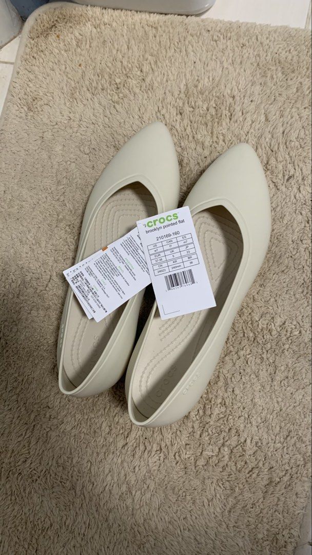 Crocs Brooklyn Pointed Flat Shoes (Category: Flats & Sandals) located in Sorsogon. Submitted by marjoyshop (Listing ID 1464425396, Image 1). Description: - Brand: Crocs - Style: Brooklyn Pointed Flats - Color: Light Beige/Cream - Size: US W7 (EUR 37-38, UK 5, JP 230mm, KR 240, BR 36) - Features: Easy slip-on, comfortable - Ideal for: Everyday wear.