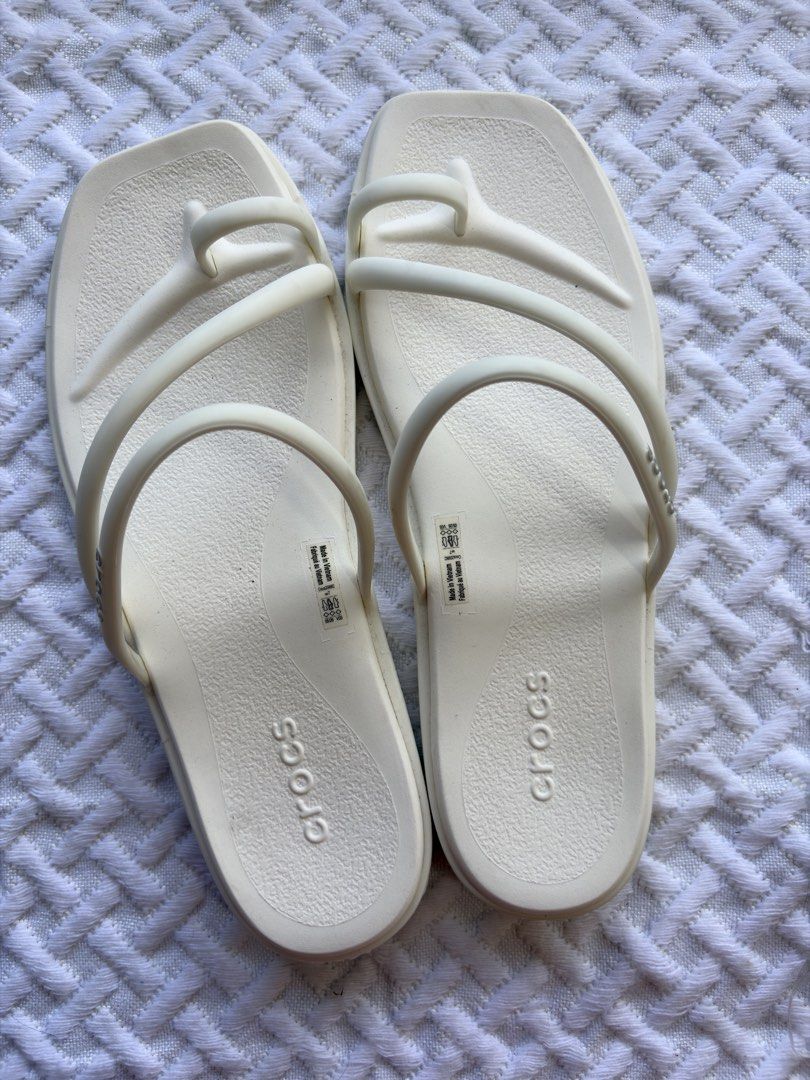 Crocs miami loops size US7 W (Category: Flats & Sandals) located in Bacolod City. Submitted by poppylouri.ph (Listing ID 1464389480, Image 1). Description: Take all ₱2000 size 7 US. Like new. Need bigger size. SF c/o buyer. Pay now ship tomorrow. MOP: Gotyme, Gcash or BPI only.