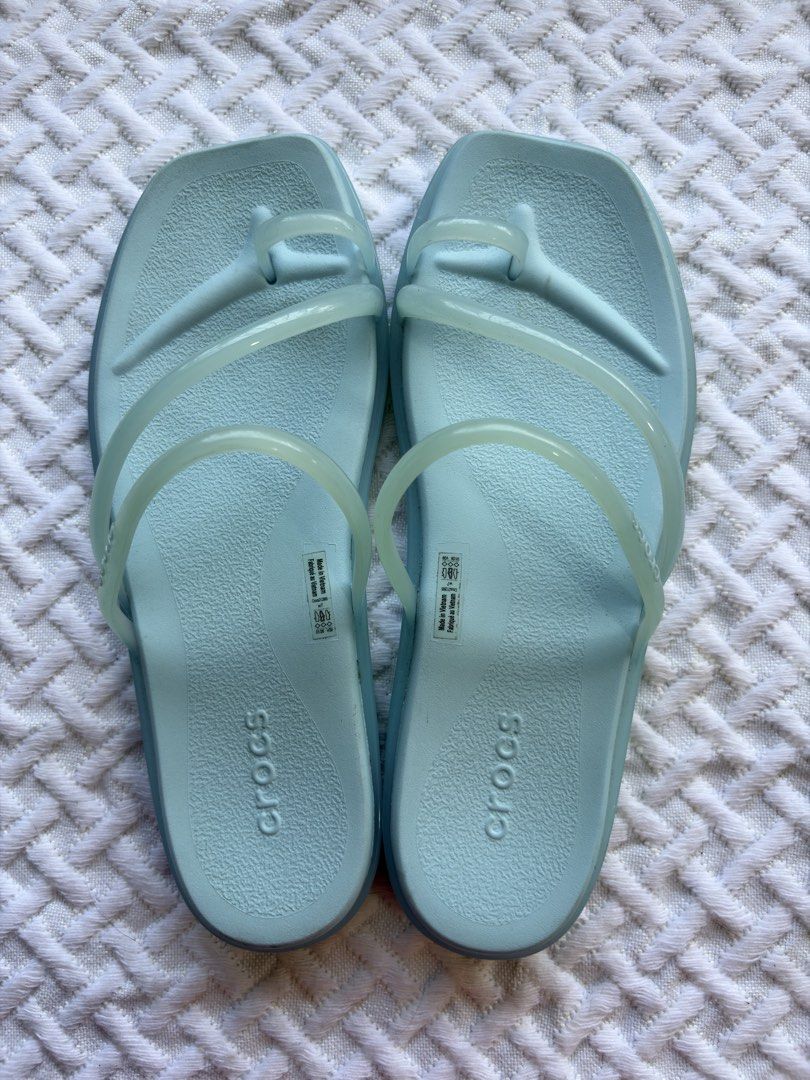 Crocs miami loops size US7 W (Category: Flats & Sandals) located in Bacolod City. Submitted by poppylouri.ph (Listing ID 1464389480, Image 3). Description: Take all ₱2000 size 7 US. Like new. Need bigger size. SF c/o buyer. Pay now ship tomorrow. MOP: Gotyme, Gcash or BPI only.