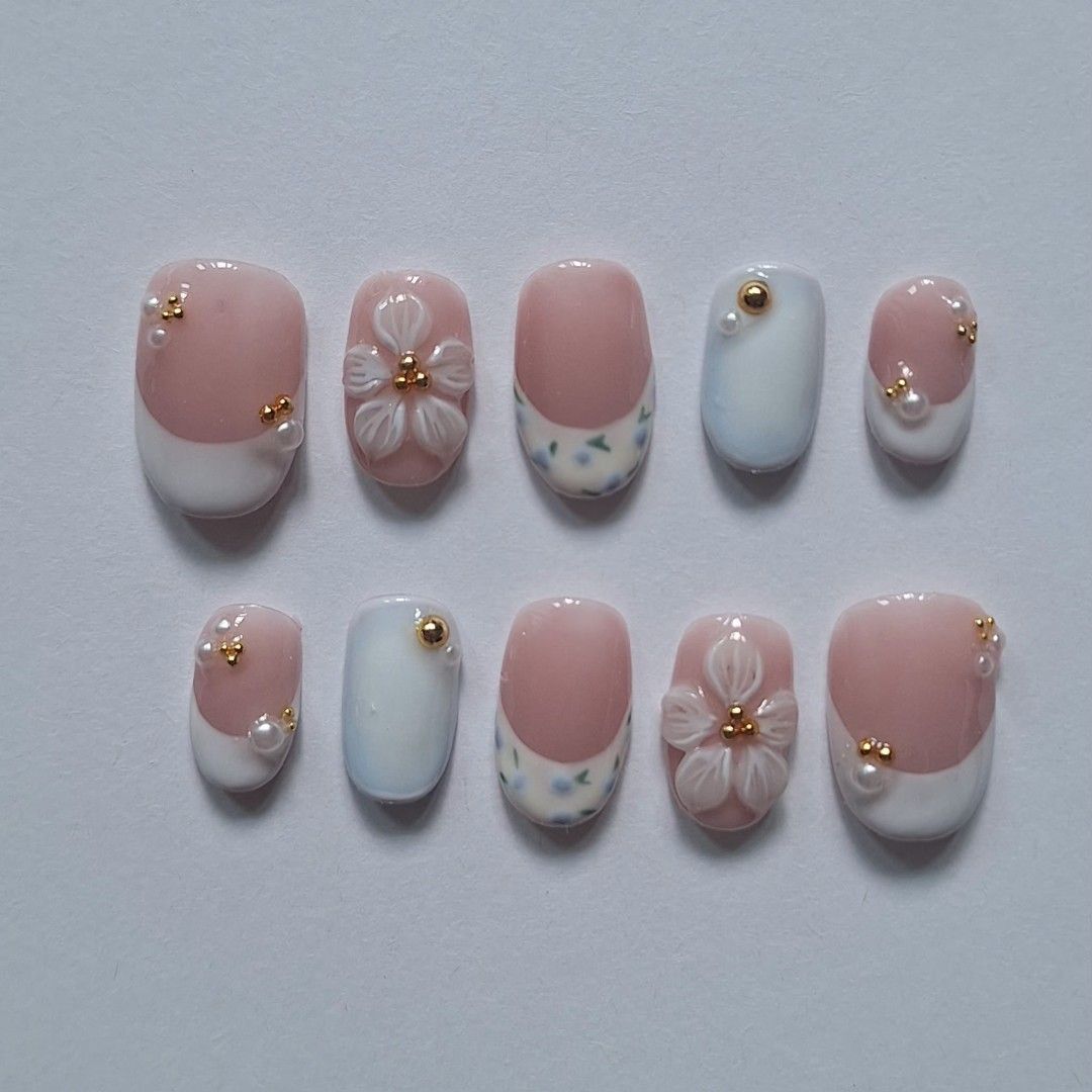 Custom press on nails (Category: Hands & Nails) located in Quezon City. Submitted by luxetips_pressph (Listing ID 1464421739, Image 1). Description: Custom Press On Nails for 250-350php Any shape and length message to order and for inquiries! Inclusions: 📌 Nail Prep Kit (Alcohol Pads, Cuticle Pusher, Nail File) 📌Jelly Glue 📌 Care Card 📌Press On Nails.