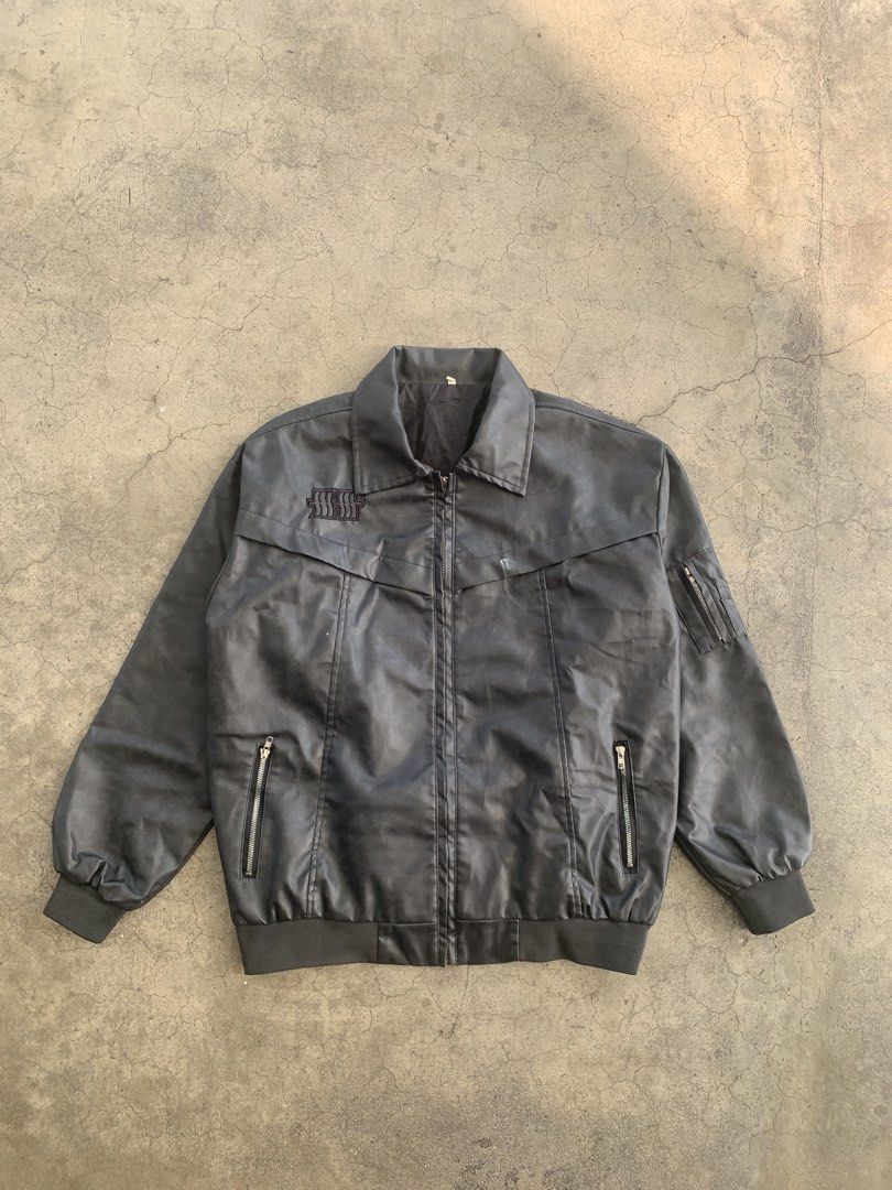 Customize Leather Jacket (Category: Coats, Jackets and Outerwear) located in Manila. Submitted by gudthriftby.la (Listing ID 1462081448, Image 1). Description: (Excellent Condition) - Stained issue Size: Large Measurements Length: 28 Width: 25 Sleeve: 24 MOP: GCASH / MOD: J&T & LBC 🚚 Located: Sta Ana Manila, Philippines 🇵🇭 DM TO PURCHASE! 📩.