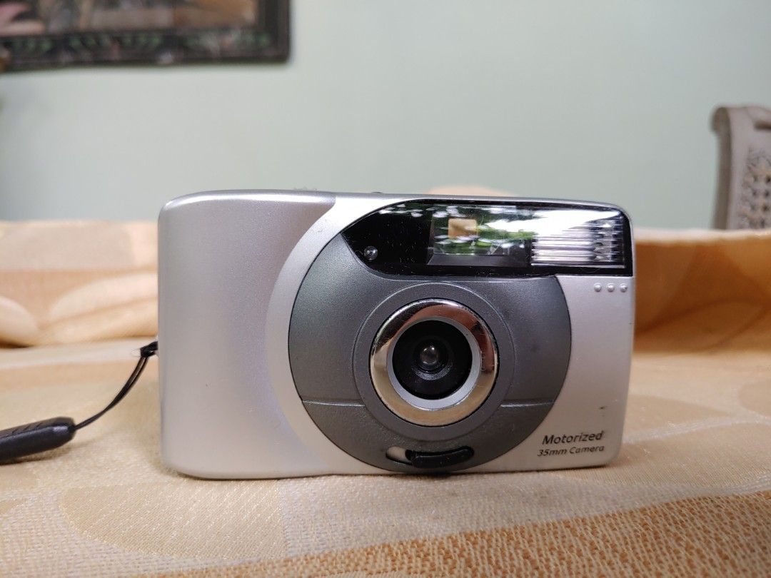 CVS Brand 35mm Film Camera (Category: Cameras) located in Paranaque City. Submitted by AgentSnapCameras (Listing ID 1464461446, Image 1). Description: Excellent working condition Flash Ok Winding/Rewinding Ok Smooth exterior Runs on AAA batteries (included) Fits any 35mm film, even reloaded types ISO 400 recommended.