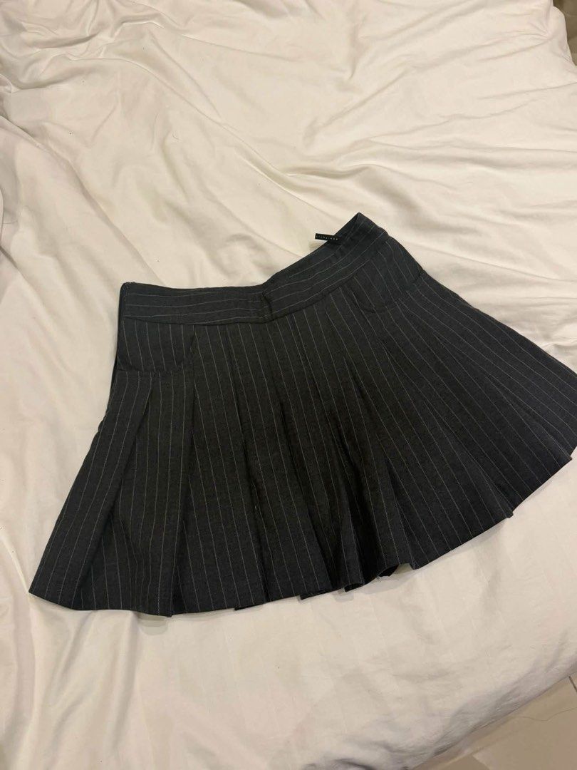 Dark Grey Pinstripe Pleated Mini Skirt (Category: Skirts) located in Pasay City. Submitted by cia.clln (Listing ID 1464455431, Image 1). Description: Dark grey mini skirt with pinstripe pattern. Features pleats all around. High-waisted style. Great for a preppy or Y2K look. Easy to pair with tops..