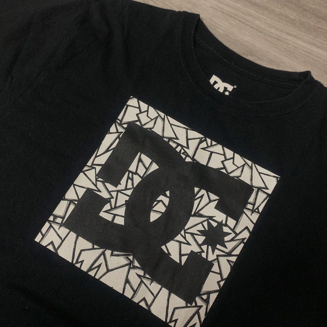 Dc shoes usa (Category: Tshirts & Polo Shirts ) located in Cavite. Submitted by yobubsss (Listing ID 1464553960, Image 3). Description: Size medium 21w 30L Good condition No issue.