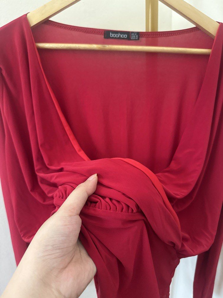 Deep Red Overlap Bodysuit (Category: Others Tops) located in Mexico. Submitted by studioleraph (Listing ID 1464411138, Image 2). Description: 🤩 Super Pretty in Actual 🛍️ Perfect for your personal wardrobe 🫶 👗 The actual item being sold is the original garment shown in the product photos. Small differences in fit, drape, color, texture, or details may occur. 💌 Condition: • Preloved; Please wash the items before wearing. • Please manage expect
