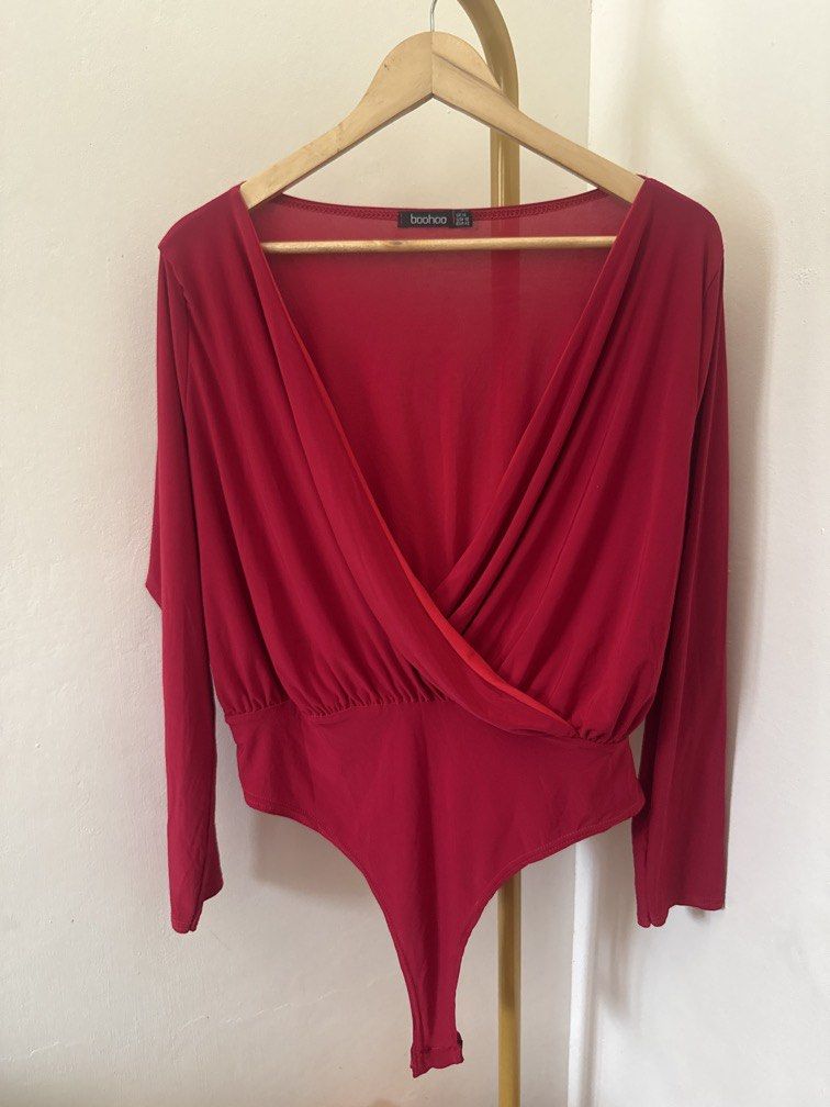 Deep Red Overlap Bodysuit (Category: Others Tops) located in Mexico. Submitted by studioleraph (Listing ID 1464411138, Image 1). Description: 🤩 Super Pretty in Actual 🛍️ Perfect for your personal wardrobe 🫶 👗 The actual item being sold is the original garment shown in the product photos. Small differences in fit, drape, color, texture, or details may occur. 💌 Condition: • Preloved; Please wash the items before wearing. • Please manage expect