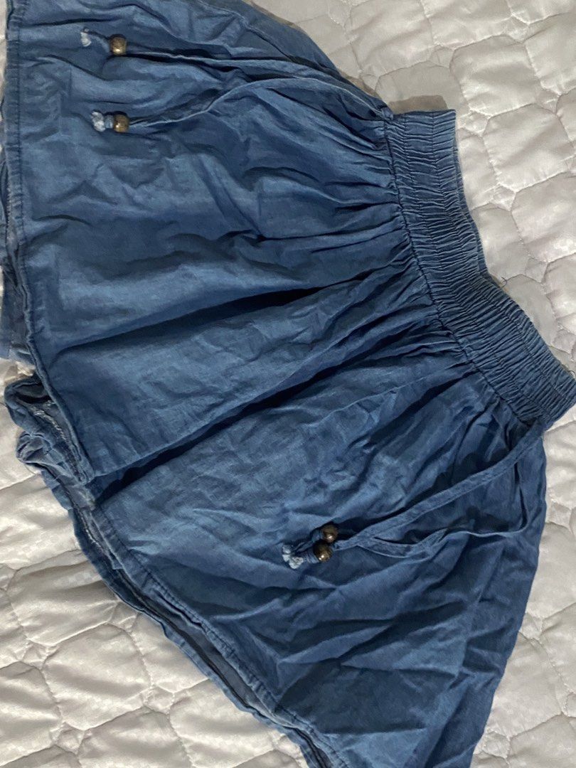 Denim Flowy Garterize Shorts (Category: Shorts) located in Manila. Submitted by dear_soleil (Listing ID 1464360856, Image 2). Description: xs-s.