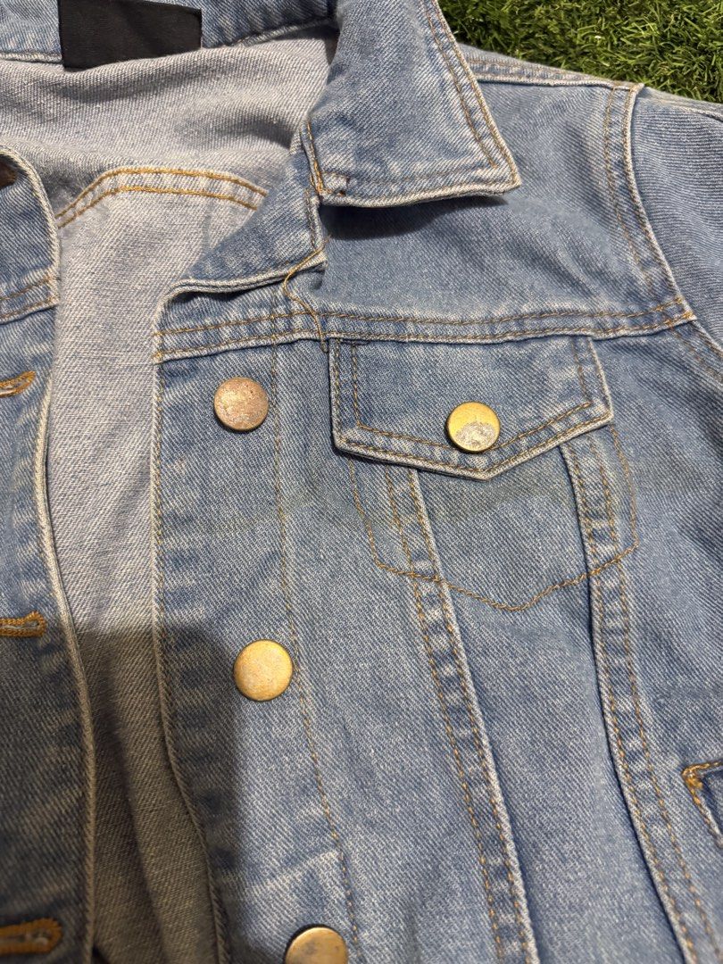 Denim jacket (Category: Coats, Jackets and Outerwear) located in Bulacan. Submitted by solovedbyjel (Listing ID 1464494508, Image 2). Description: With issue back and front.