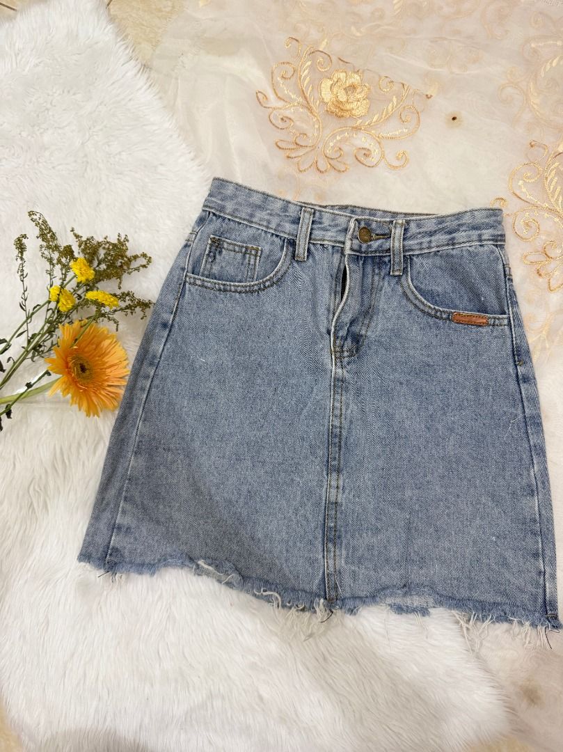 Denim Skirt (Category: Skirts) located in Mandaluyong City. Submitted by prelovedbyrinoa_ (Listing ID 1464361433, Image 1). Description: • Chic & classy style • Preloved / gently used • Good condition • Waist: 24–25" • Length: 13".