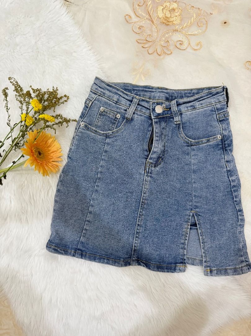 Denim Skort with Slit (Category: Skirts) located in Mandaluyong City. Submitted by prelovedbyrinoa_ (Listing ID 1464361520, Image 1). Description: • Chic & classy style • Preloved / gently used • Good condition • Waist: 24–25" • Length: 13".