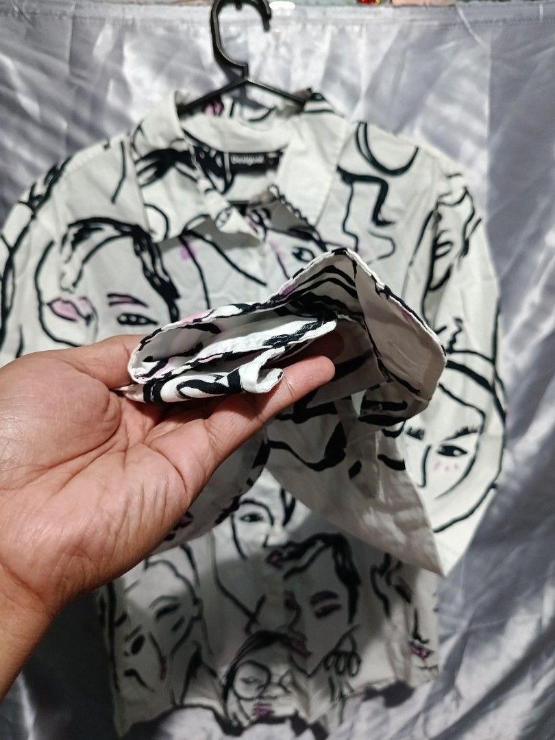 DESIGUAL (Category: Activewear) located in Mandaluyong City. Submitted by newdepot (Listing ID 1464507066, Image 3). Description: Desigual featuring an expressive black-and-white face print design (resembling the "Verona" Arty Faces style by Javier Mariscal) Large 22*26 Shoulder to wrist 25.5 white 8/10 condition 9/10 no issue.