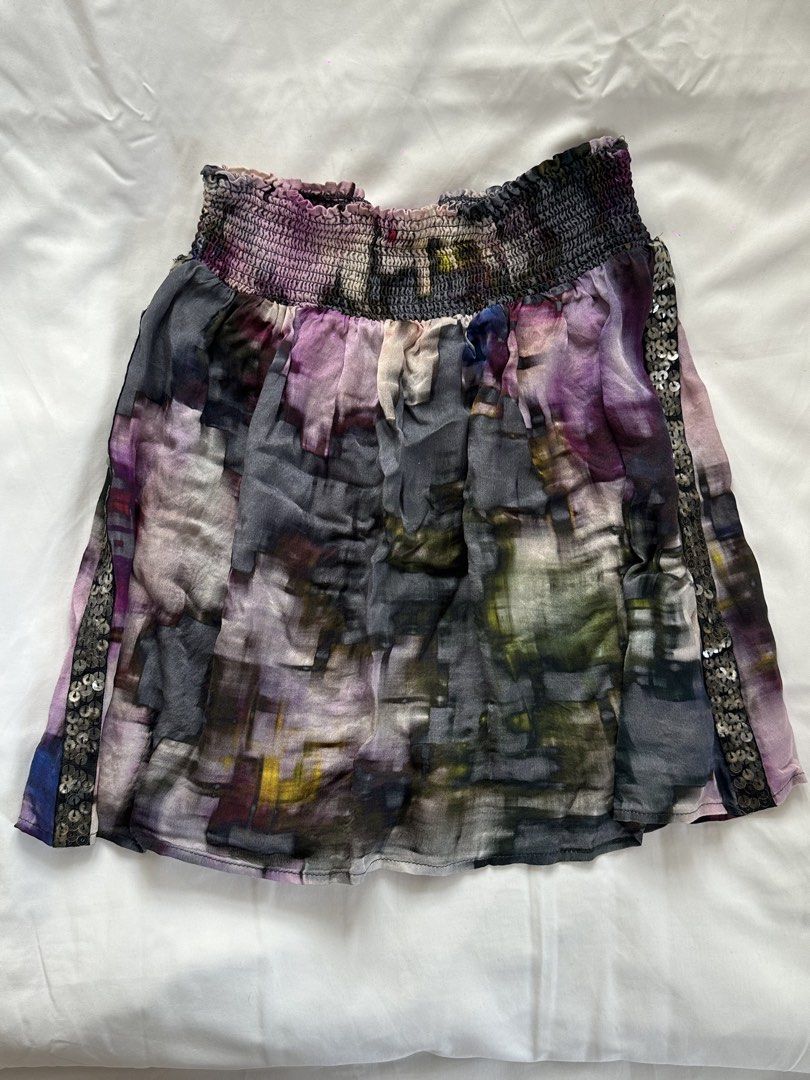 Desigual Abstract Print Mini Skirt with Sequin Trim (Category: Skirts) located in Cainta. Submitted by buy.preloved (Listing ID 1464375261, Image 3). Description: - Funky mini skirt - Abstract watercolor-like print - Smocked waistband for a comfy fit - Sequin trim detail on one side - Lightweight material - Perfect for dressing up or down.