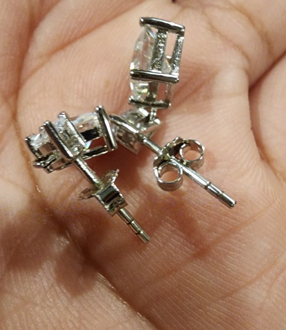 DIA STUD EARRINGS (Category: Earrings) located in Manila. Submitted by chrinathalie (Listing ID 1464555512, Image 3). Description: material: zircon rhodium-whitegold plating LOOKS AND FEELS LIKE REAL DIAMOND JEWELRY ITEM IS NOT PAWNABLE.