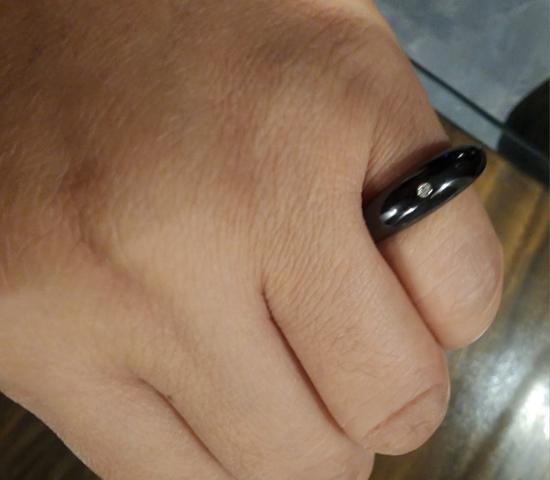diamond point ring in crystal glass (Category: Rings) located in Manila. Submitted by chrinathalie (Listing ID 1464554548, Image 1). Description: real point diamond (with cert) crystal glass ring size 6.