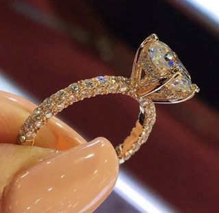 (Category: ) located in . Submitted by buysellcloset (Listing ID 1464423710, Image 1). Description: .