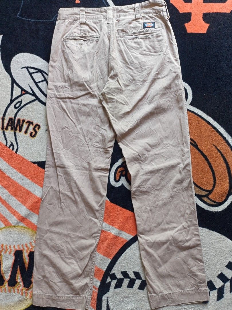 Dickies Pants nis (Category: Trousers) located in Castilla. Submitted by stignapamorma (Listing ID 1464464509, Image 1). Description: Thrifted Cargo Pants Size - 28x38 Condition - Excellent Color Rate - 9/10 Issue - None Price - 600+SF.