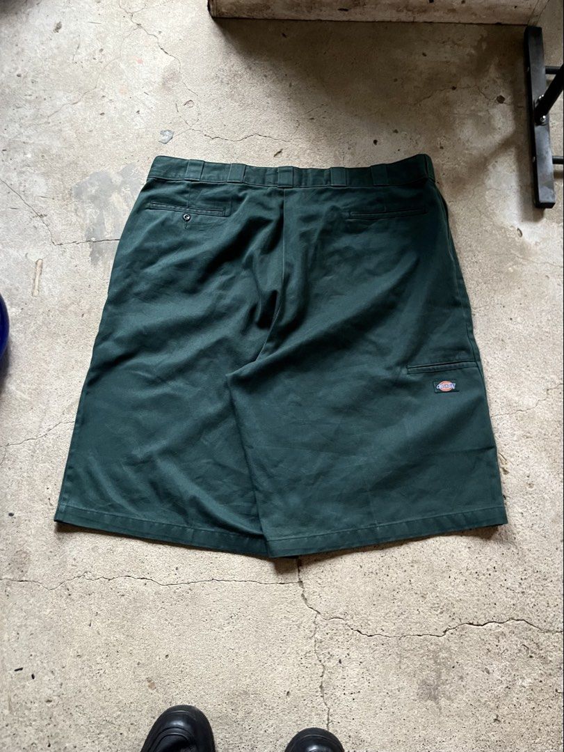 Dickies Work Shorts Dark Green (Category: Shorts) located in Cagayan de Oro. Submitted by jadon2k (Listing ID 1464404799, Image 2). Description: DM FOR MORE DETAILS.