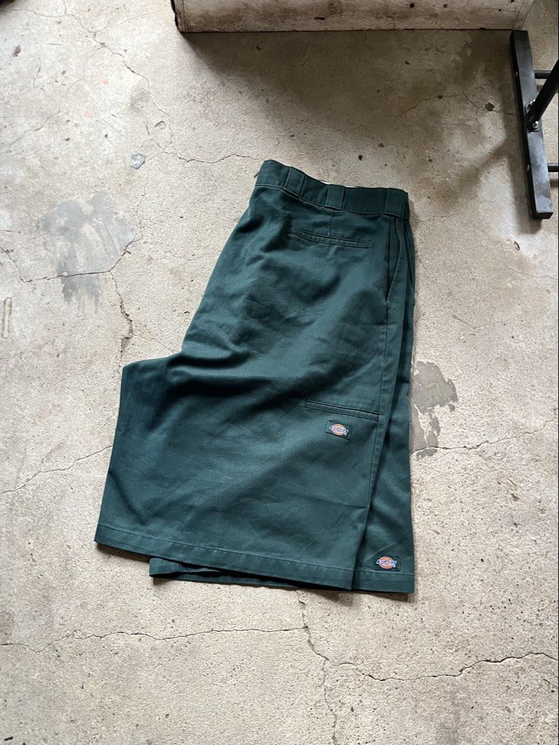 Dickies Work Shorts Dark Green (Category: Shorts) located in Cagayan de Oro. Submitted by jadon2k (Listing ID 1464404799, Image 1). Description: DM FOR MORE DETAILS.