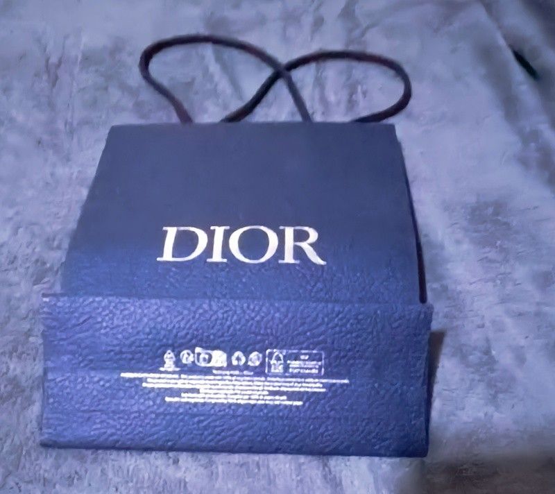 Dior Small Paper Bag (Category: Craft Supplies & Tools) located in Bacoor. Submitted by nineties_kid (Listing ID 1464470636, Image 1). Description: Dior Small Paper Bag Bag width: 8 inches Bag length: 9.5 inches Bag space: 3 inches _________________________ -Modes Of Delivery: J&T/Lalamove/ LBC (Cash on Pick-up/COD) -Meet-up (Bacoor Cavite Area/Mandaluyong-Shaw,Hulo,Makati Ave) -Modes Of Payment: GCASH NO LAST MINUTE CANCELLATION AND JOY RESERVER