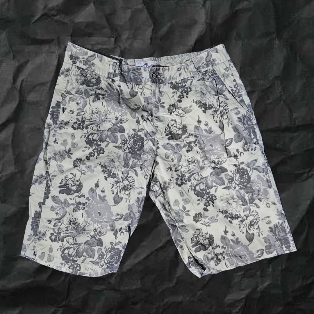 Ditch Plain Floral Shorts (Category: Shorts) located in Davao. Submitted by mindanao.thrifts (Listing ID 1464534351, Image 1). Description: Length 22 Waist 18 Leg Hole 11 Buyer shoulders shipping fee Davao Loc Gmall Bajada This is thrifted manage your expectations..