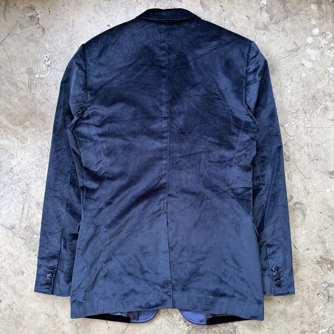 Dolce & Gabbana - “Brad” Notch Lapel Velvet Jacket (Category: Coats, Jackets and Outerwear) located in Cavite. Submitted by 4118.ph (Listing ID 1464385709, Image 2). Description: Size 48 / Medium Excellent condition Width 19.5” Length 31”.