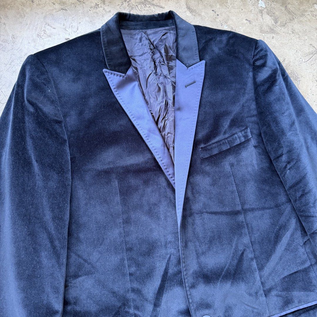 Dolce & Gabbana - “Brad” Notch Lapel Velvet Jacket (Category: Coats, Jackets and Outerwear) located in Cavite. Submitted by 4118.ph (Listing ID 1464385709, Image 3). Description: Size 48 / Medium Excellent condition Width 19.5” Length 31”.