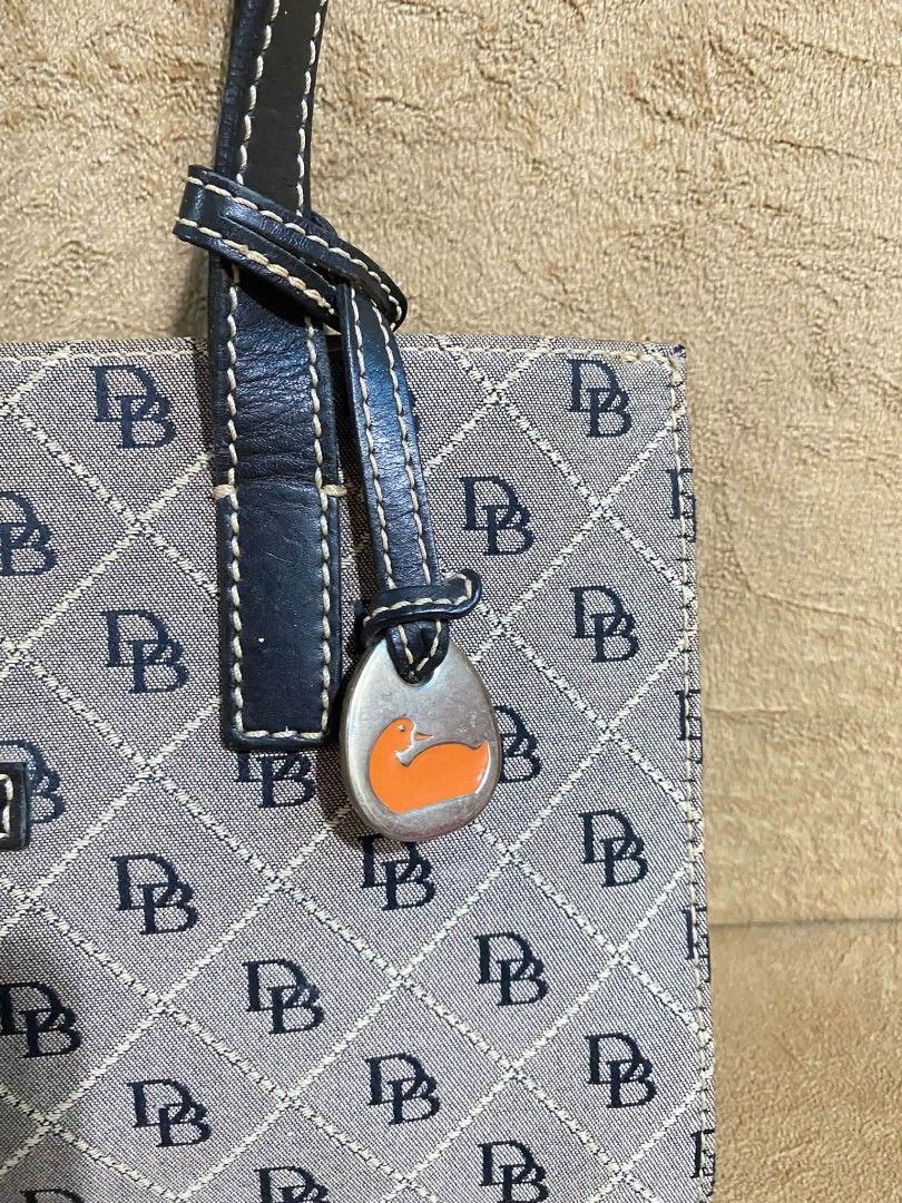 DOONEY AND BOURKE (Category: Shoulder Bags) located in Dumaguete. Submitted by camillaolshoppe2 (Listing ID 1464389648, Image 3). Description: Dooney and Bourke initial east/west tote excellent condition.