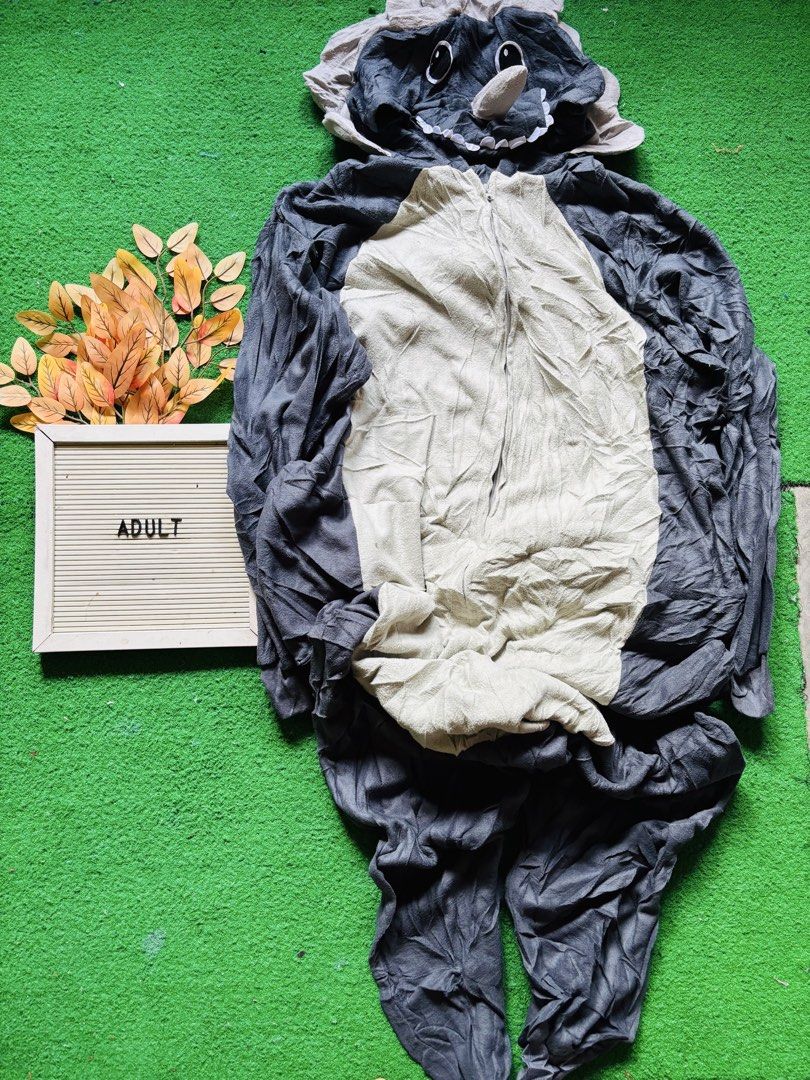 Dragon adult costume (Category: Coats, Jackets and Outerwear) located in San Mateo. Submitted by ariakid47 (Listing ID 1464413143, Image 1). Description: .