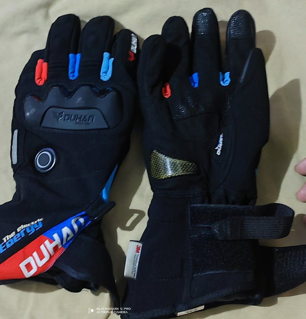 Duhan Motorcycle Riding Gloves (Category: Gloves) located in Paranaque City. Submitted by cerisWorld (Listing ID 1464461943, Image 2). Description: 🏍️ FOR SALE – DUHAN Motorcycle Riding Gloves 🏍️ Brand: DUHAN 🛡️ With protective knuckle armor ✨ With 3M reflective detail 🧤 Full-finger riding gloves 🔒 Adjustable wrist strap 🎨 Black / Red / Blue ✅ Good condition ✅ Actual item/photos posted.