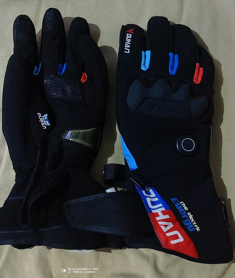 Duhan Motorcycle Riding Gloves (Category: Gloves) located in Paranaque City. Submitted by cerisWorld (Listing ID 1464461943, Image 1). Description: 🏍️ FOR SALE – DUHAN Motorcycle Riding Gloves 🏍️ Brand: DUHAN 🛡️ With protective knuckle armor ✨ With 3M reflective detail 🧤 Full-finger riding gloves 🔒 Adjustable wrist strap 🎨 Black / Red / Blue ✅ Good condition ✅ Actual item/photos posted.