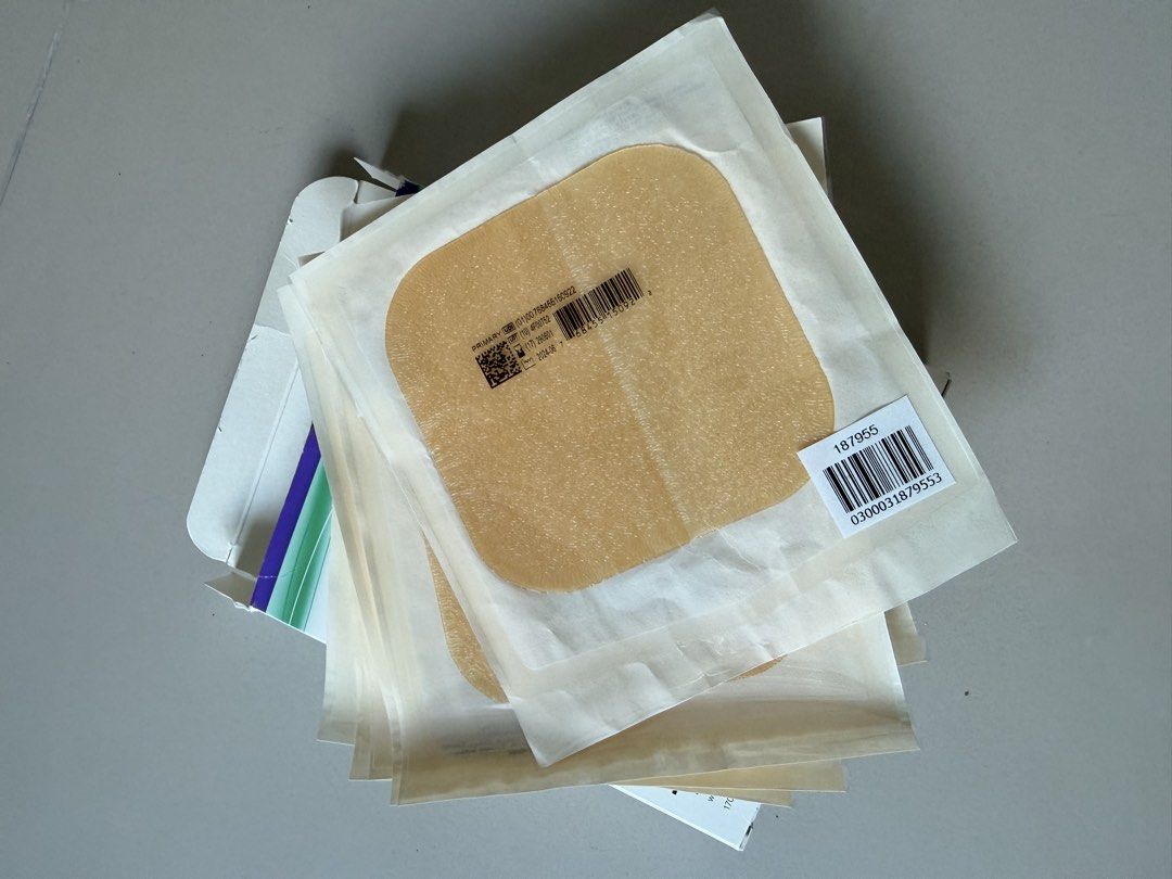 DuoDERM Extra Thin CGF Dressing 4in x 4in (10cm x 10cm) (Category: Medical Supplies & Tools) located in Taguig. Submitted by marikinaa (Listing ID 1464502539, Image 2). Description: - DuoDERM Extra Thin CGF Dressing - Size: 4" x 4" (10cm x 10cm) - Ideal for protection and management of superficial dermal ulcers - Box contains 8 pcs..