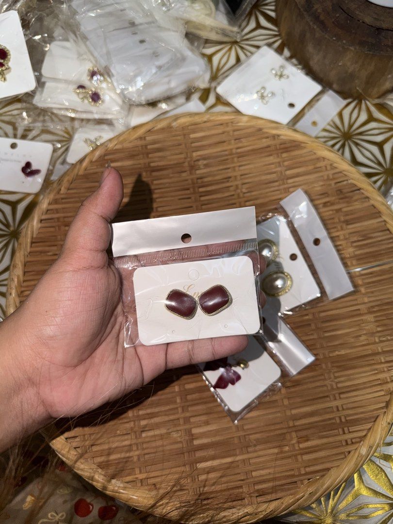 Earings!! (Category: Earrings) located in Manila. Submitted by ferminjayn24871 (Listing ID 1464368849, Image 3). Description: 30 each!! 100 for all 4!!.