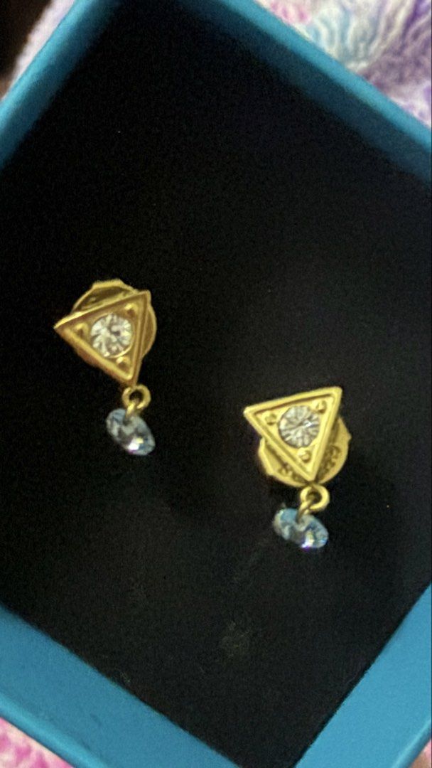 Earrings (Category: Luxury Accessories) located in Pasig City. Submitted by tuttobox (Listing ID 1464534836, Image 3). Description: Original G…s earrings with certificate of authenticity. Non fading gold plated..
