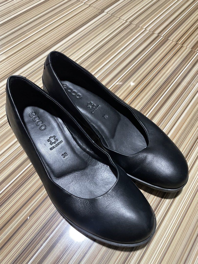 ECCO BLACK SHOES (Category: Stationery & School Supplies) located in Valenzuela. Submitted by jespaycana (Listing ID 1464462601, Image 2). Description: .