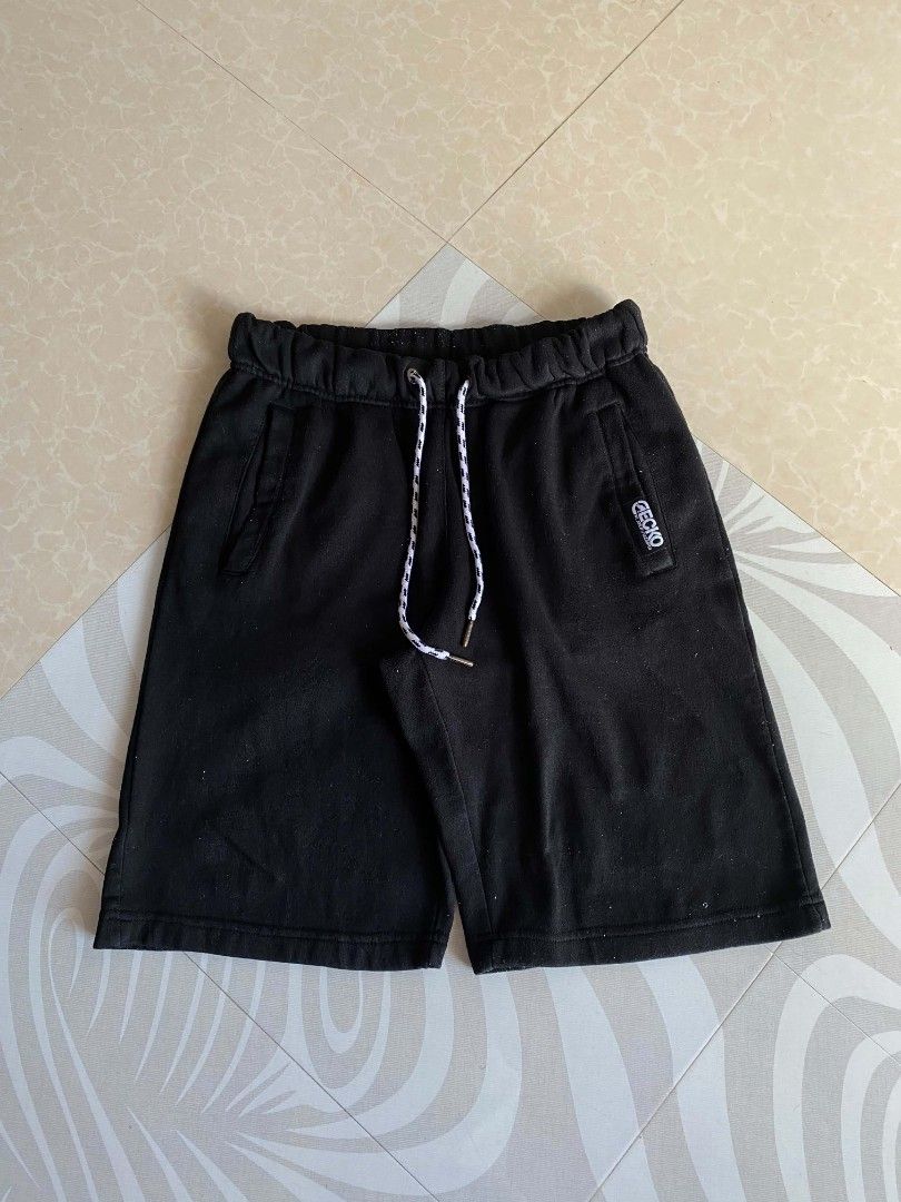 Ecko Unltd. Black Sweat Shorts (Category: Shorts) located in Angeles City. Submitted by dathrifthaven (Listing ID 1464509419, Image 3). Description: Ecko Unltd. Sweat Short S on tag Excellent Authentic “naalis na yung mga puti” Dimes: Waist: 30-44 (w/ drawstring) Length: 20.5 Hem: 11.5 Mine: ₱449 + shipping fee.