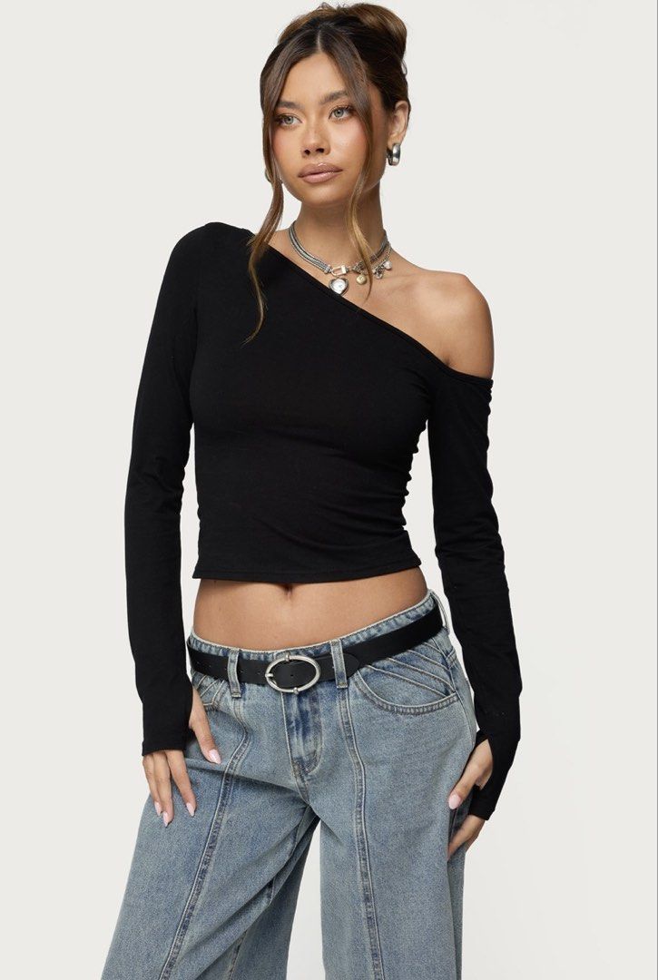 EDIKTED Swan Asymmetric Top (Category: Longsleeves) located in Bulacan. Submitted by blairxx_ (Listing ID 1464417429, Image 1). Description: FINAL PRIZE. rfs: I ordered the wrong size :((.