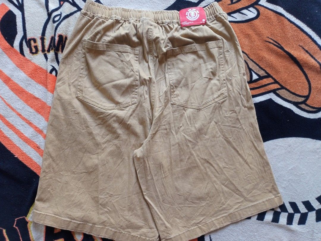 Element Skateboarding Shorts (Category: Shorts) located in Castilla. Submitted by stignapamorma (Listing ID 1464462292, Image 2). Description: Thrifted Branded Shorts Size - 30-33x22.5 Condition - Excellent Color Rate - 9/10 Issue - None Price - 450+SF.