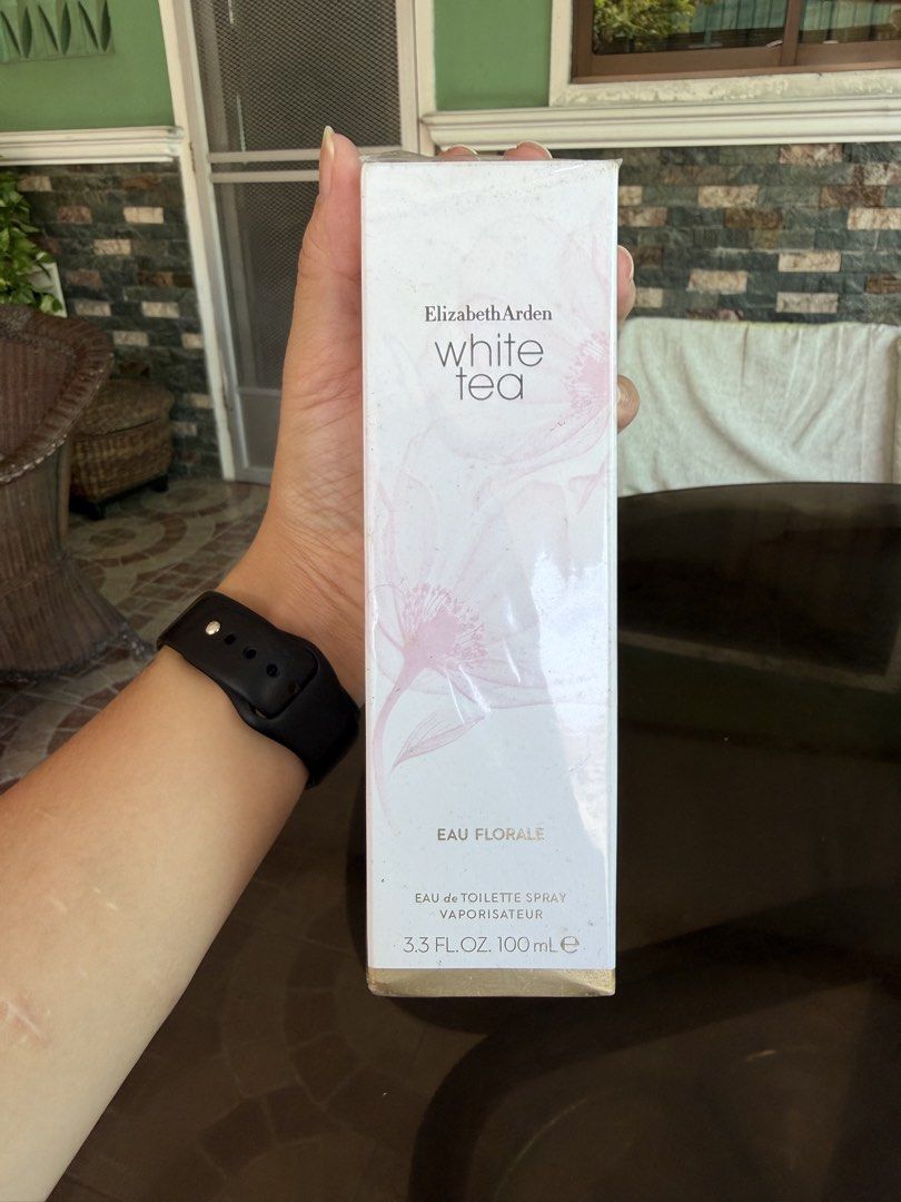 Elizabeth Arden White Tea Eau Florale 100ml (Category: Fragrance & Deodorants) located in Makati City. Submitted by akosimawilyn (Listing ID 1464540237, Image 1). Description: - Elizabeth Arden White Tea Eau Florale (100ml) - Eau de Toilette spray - Lightly used, few sprays missing - Orange app price: P2,860 - Comes in original box - Light floral scent - Ideal for everyday wear.
