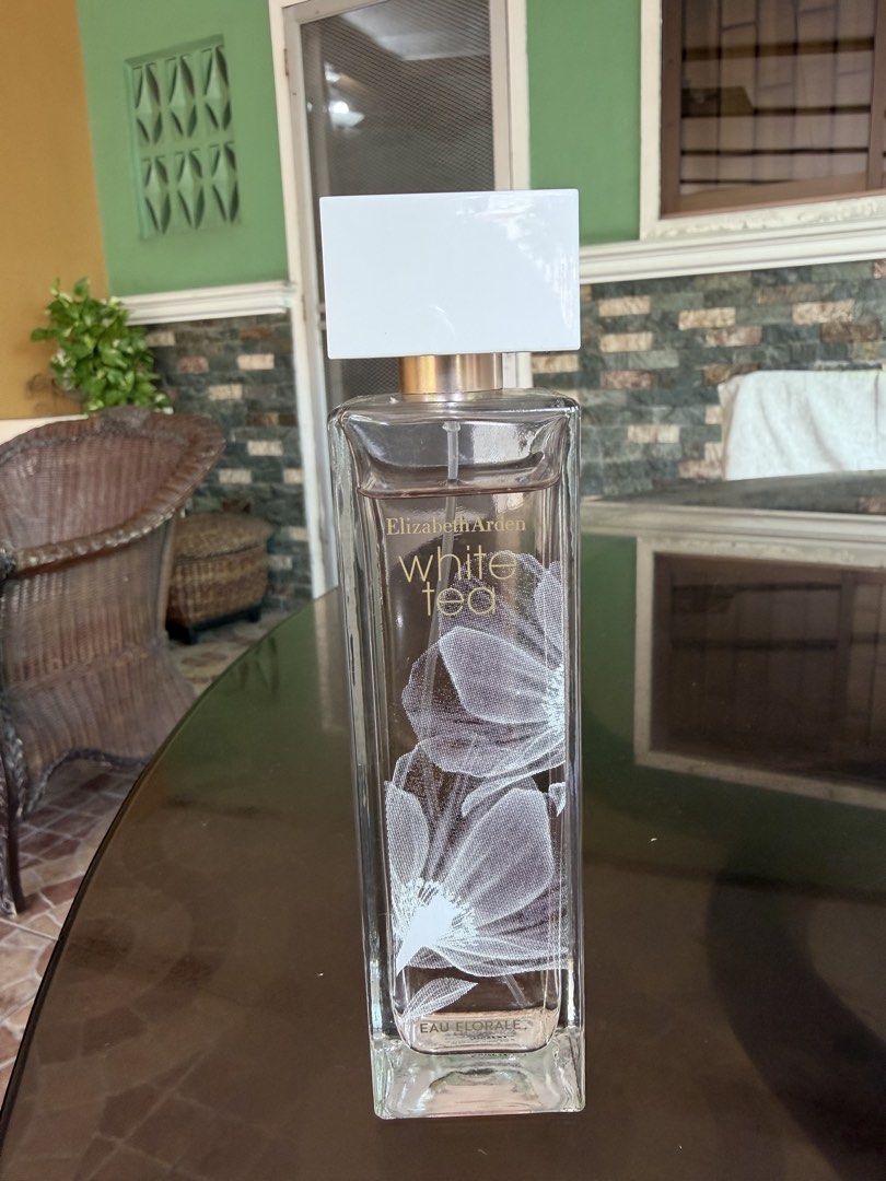 Elizabeth Arden White Tea Eau Florale 100ml (Category: Fragrance & Deodorants) located in Makati City. Submitted by akosimawilyn (Listing ID 1464540237, Image 2). Description: - Elizabeth Arden White Tea Eau Florale (100ml) - Eau de Toilette spray - Lightly used, few sprays missing - Orange app price: P2,860 - Comes in original box - Light floral scent - Ideal for everyday wear.
